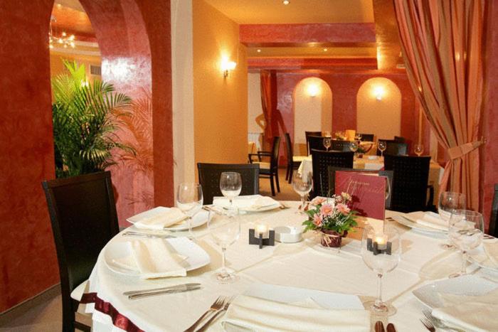 Riverside Family Hotel Γιάμπολ Εξωτερικό φωτογραφία