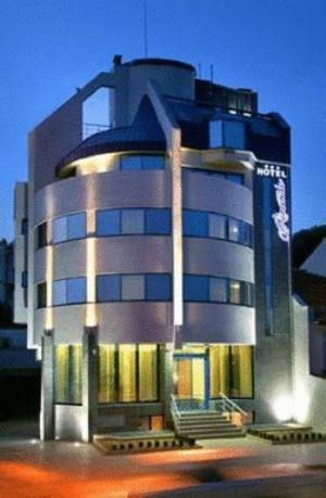 Riverside Family Hotel Γιάμπολ Εξωτερικό φωτογραφία