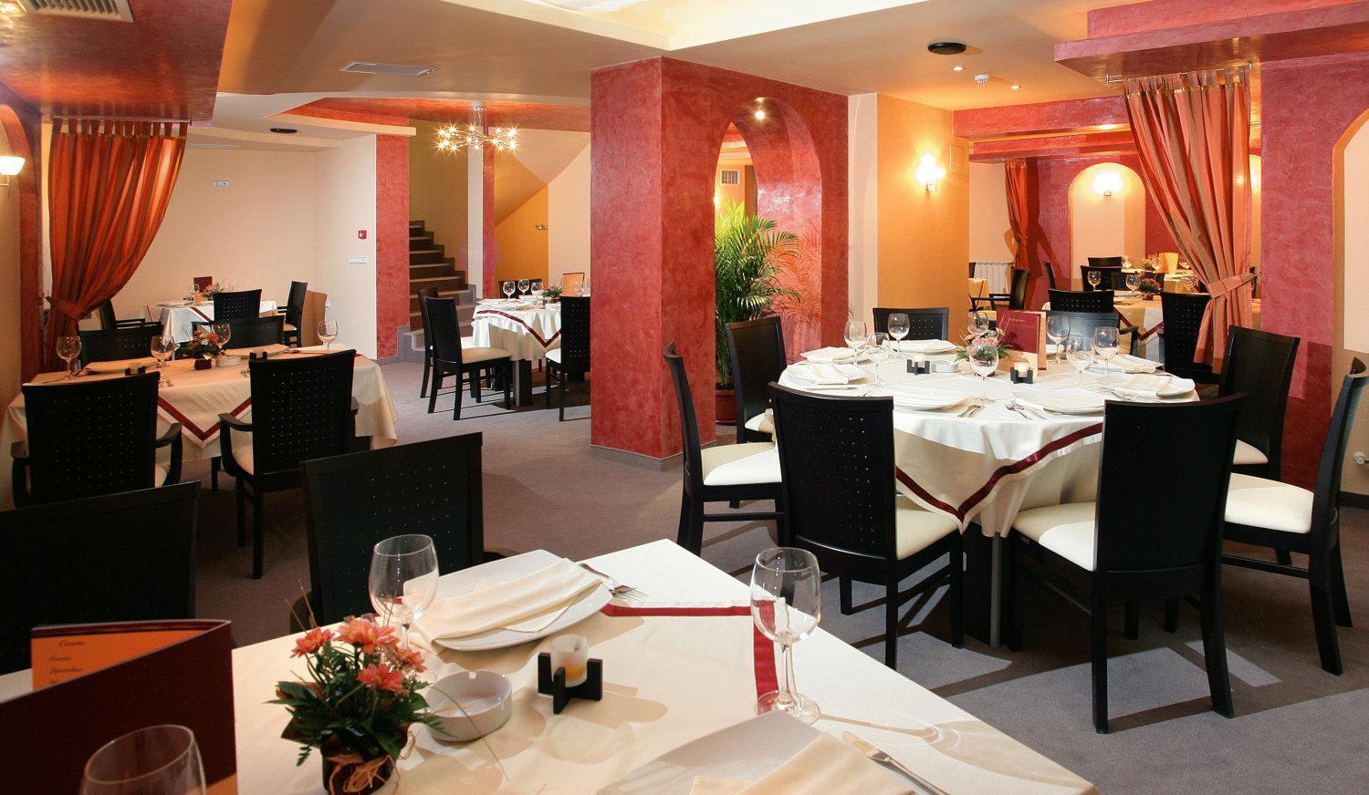 Riverside Family Hotel Γιάμπολ Εστιατόριο φωτογραφία