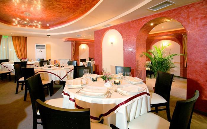 Riverside Family Hotel Γιάμπολ Εστιατόριο φωτογραφία