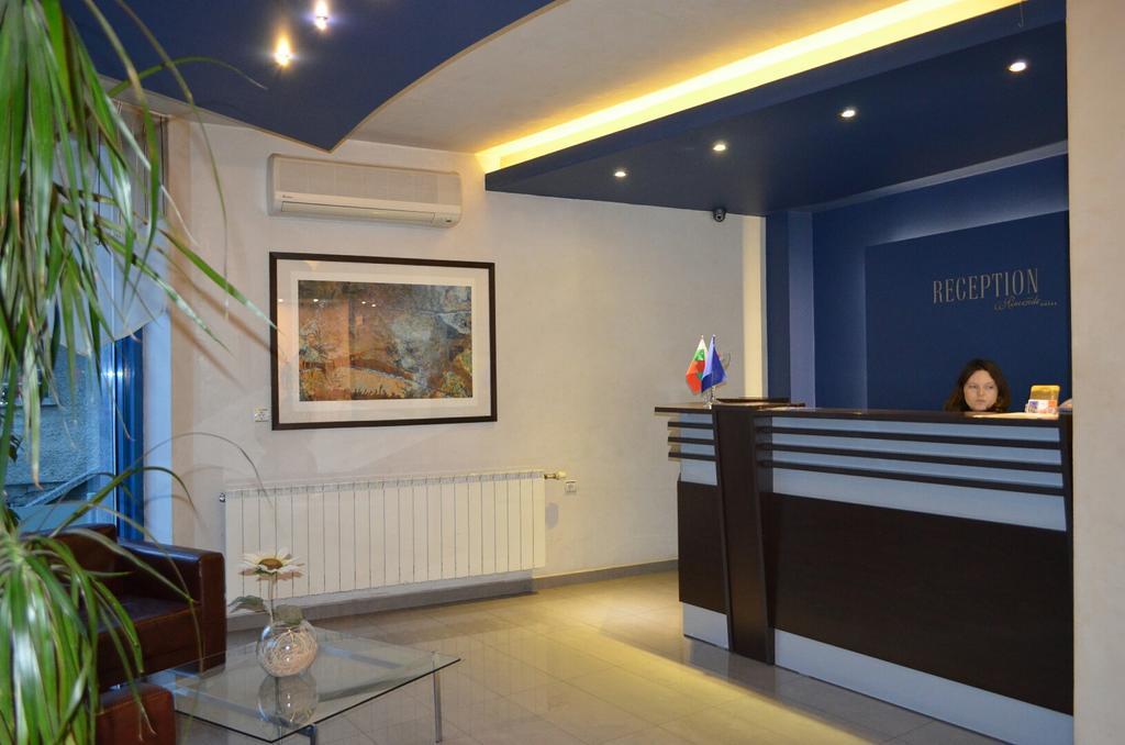 Riverside Family Hotel Γιάμπολ Εξωτερικό φωτογραφία