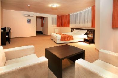 Riverside Family Hotel Γιάμπολ Εξωτερικό φωτογραφία